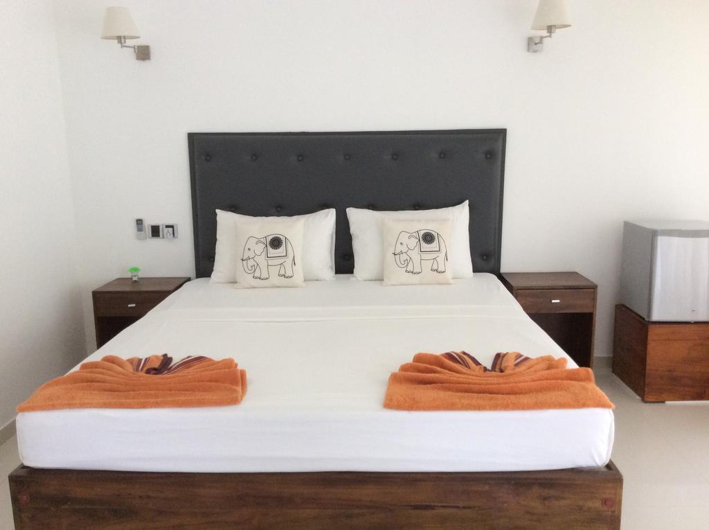 מיריסה Lemazone Inn חדר תמונה