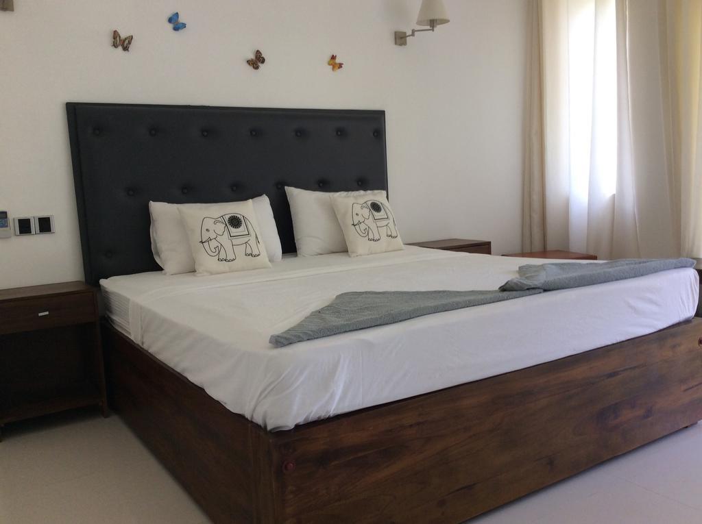 מיריסה Lemazone Inn חדר תמונה